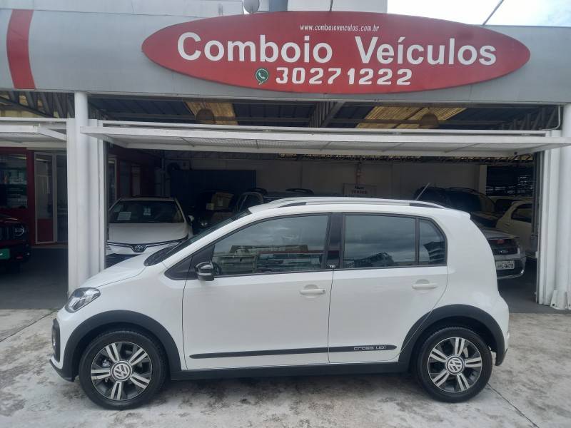 VOLKSWAGEN - UP - 2017/2018 - Branca - R$ 60.990,00