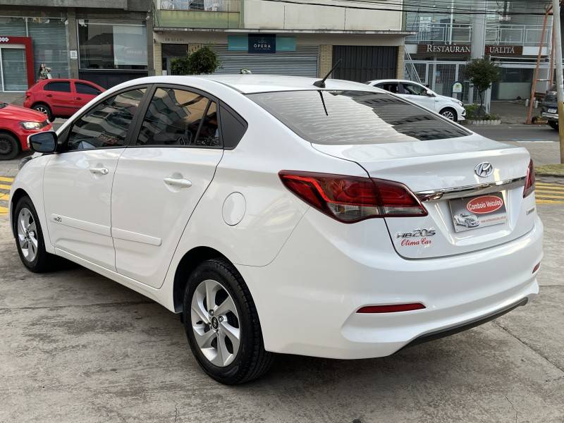 HYUNDAI - HB20S - 2015/2016 - Branca - R$ 62.990,00