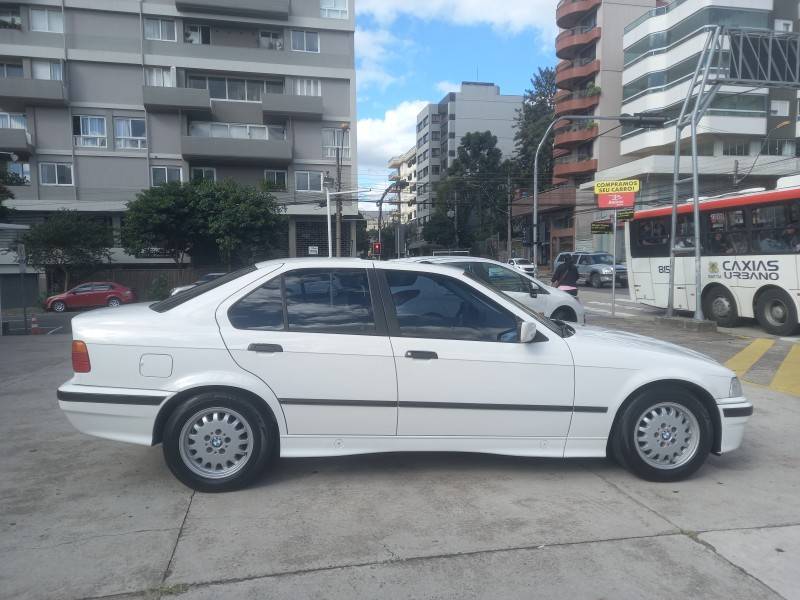 BMW - 325I - 1993/1993 - Branca - R$ 129.990,00