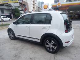 VOLKSWAGEN - UP - 2017/2018 - Branca - R$ 60.990,00