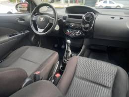 TOYOTA - ETIOS - 2019/2020 - Branca - R$ 60.900,00