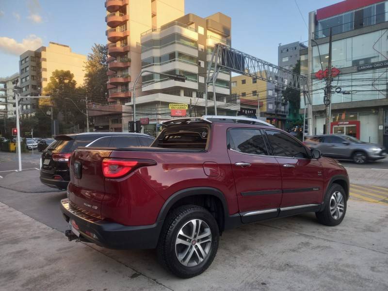 FIAT - TORO - 2018/2018 - Vinho - R$ 99.990,00