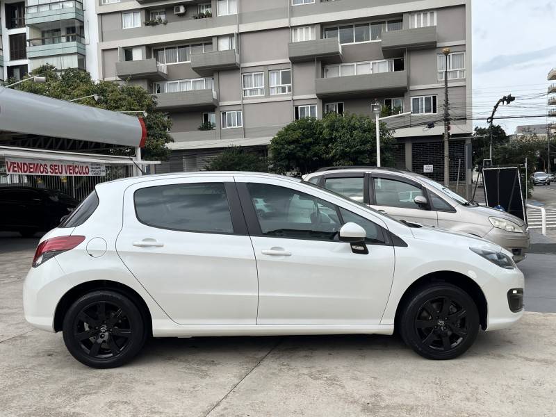PEUGEOT - 308 - 2018/2019 - Branca - R$ 61.990,00