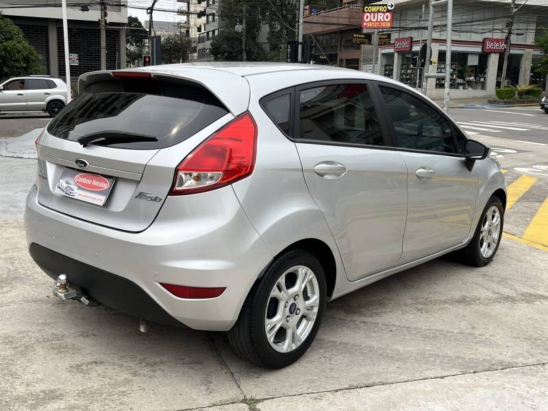 FORD - FIESTA - 2014/2015 - Prata - R$ 47.990,00