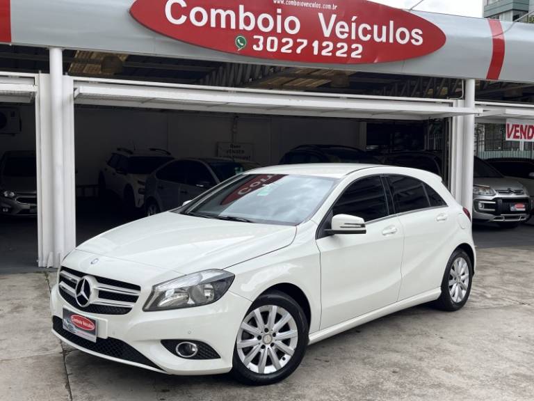 MERCEDES-BENZ - A 200 - 2014/2015 - Branca - R$ 88.990,00