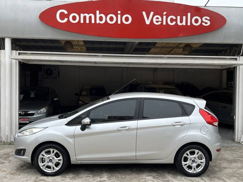 FORD - FIESTA - 2014/2015 - Prata - R$ 47.990,00