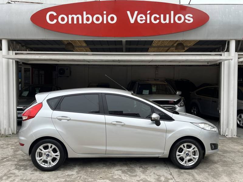 FORD - FIESTA - 2014/2015 - Prata - R$ 47.990,00