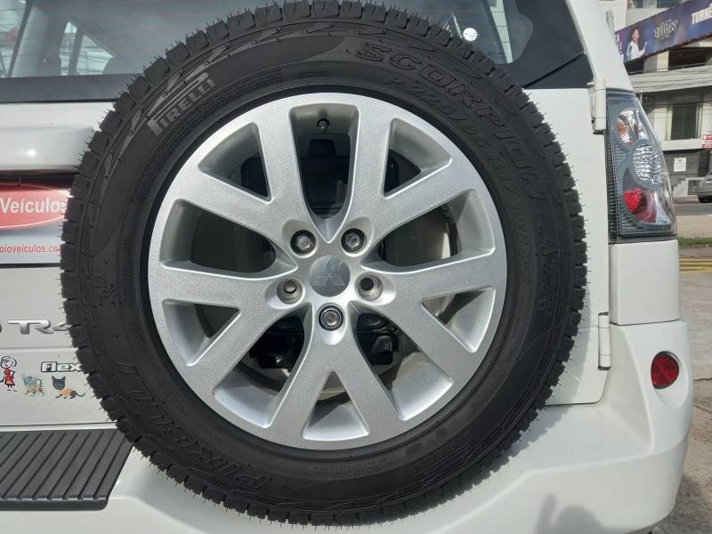 MITSUBISHI - PAJERO TR4 - 2011/2012 - Branca - R$ 64.990,00