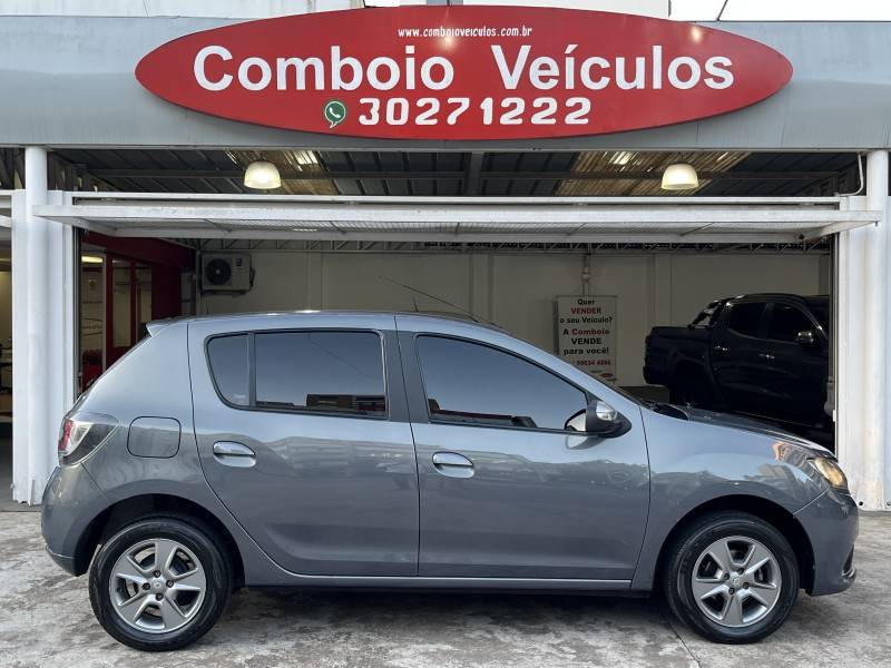RENAULT - SANDERO - 2017/2018 - Cinza - R$ 40.990,00