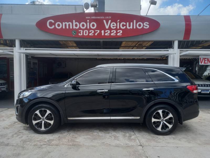 KIA MOTORS - SORENTO - 2015/2016 - Preta - R$ 109.990,00