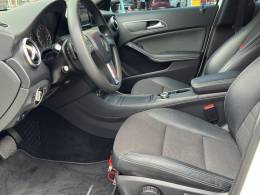 MERCEDES-BENZ - A 200 - 2014/2015 - Branca - R$ 88.990,00