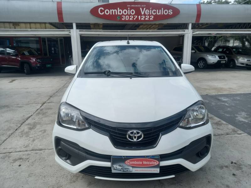 TOYOTA - ETIOS - 2019/2020 - Branca - R$ 60.900,00