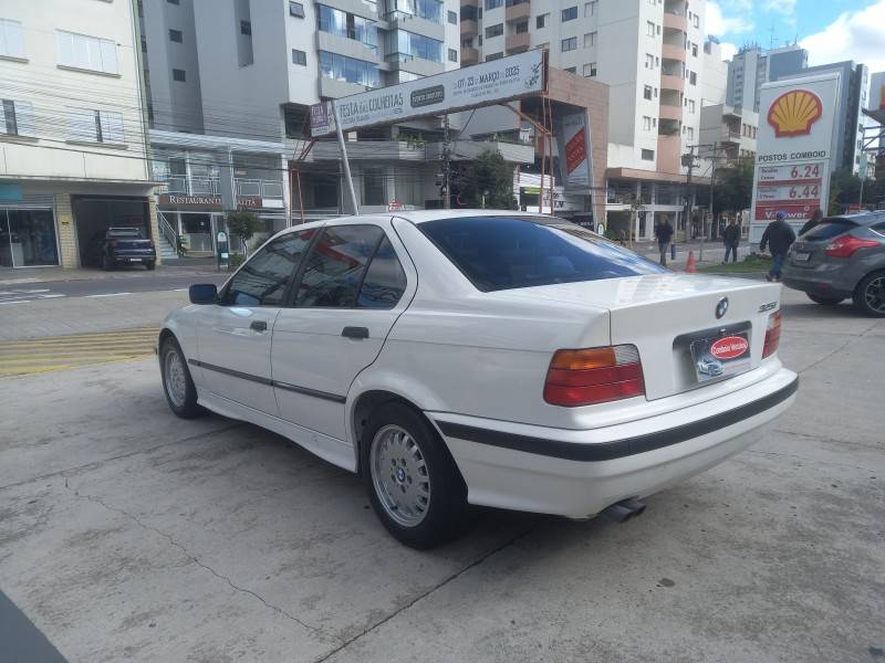 BMW - 325I - 1993/1993 - Branca - R$ 129.990,00