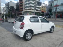 TOYOTA - ETIOS - 2019/2020 - Branca - R$ 60.900,00