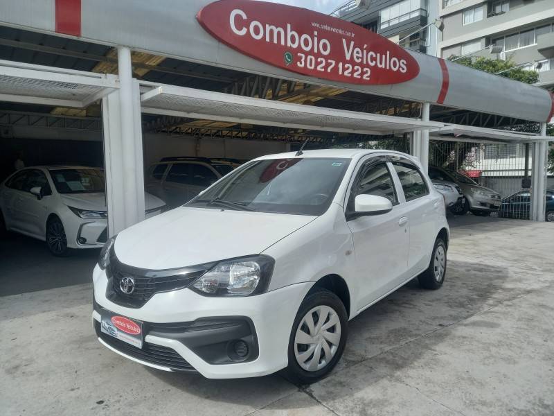 TOYOTA - ETIOS - 2019/2020 - Branca - R$ 60.900,00