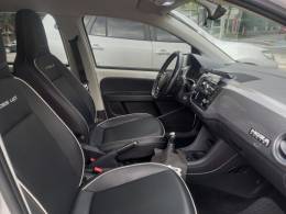 VOLKSWAGEN - UP - 2017/2018 - Branca - R$ 60.990,00