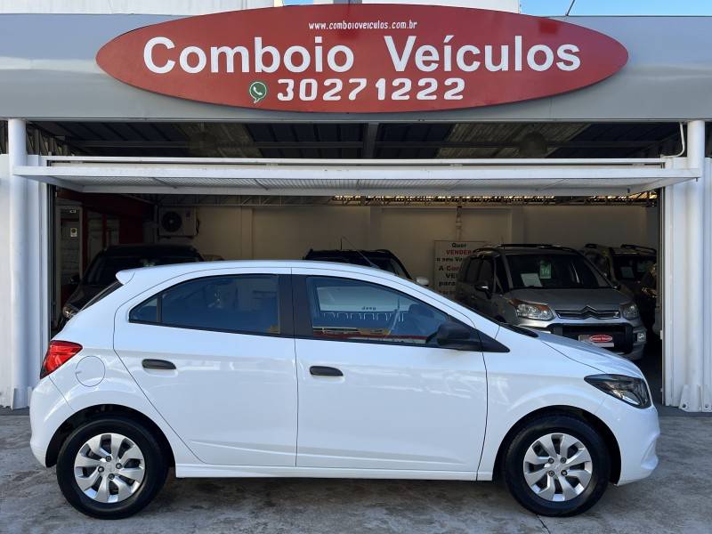 CHEVROLET - ONIX - 2019/2019 - Branca - R$ 52.990,00