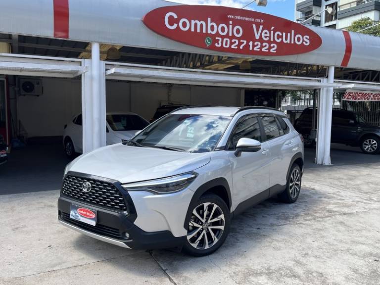 TOYOTA - COROLLA - 2021/2022 - Prata - R$ 138.900,00
