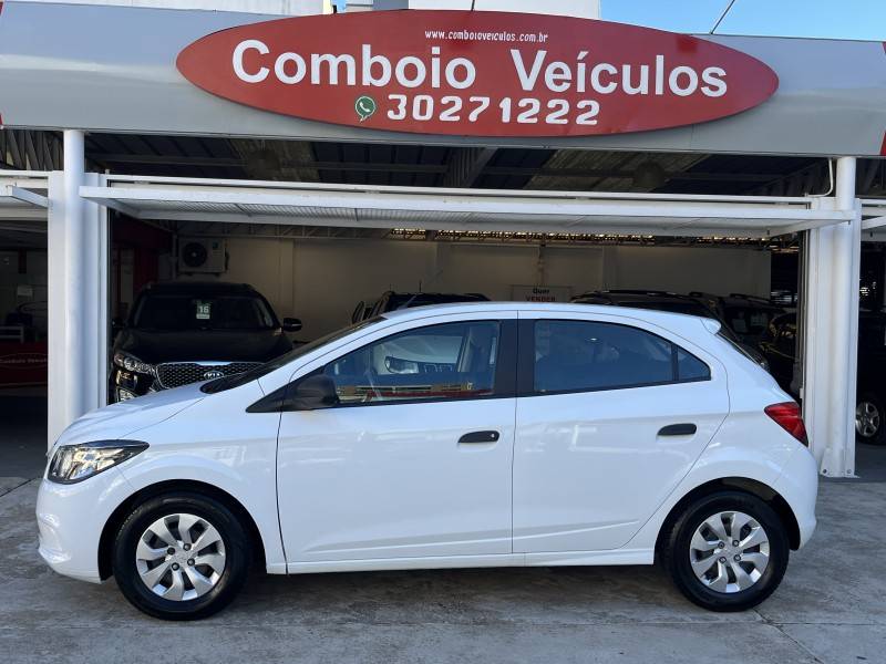 CHEVROLET - ONIX - 2019/2019 - Branca - R$ 50.990,00