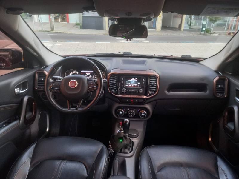 FIAT - TORO - 2018/2018 - Vinho - R$ 99.990,00