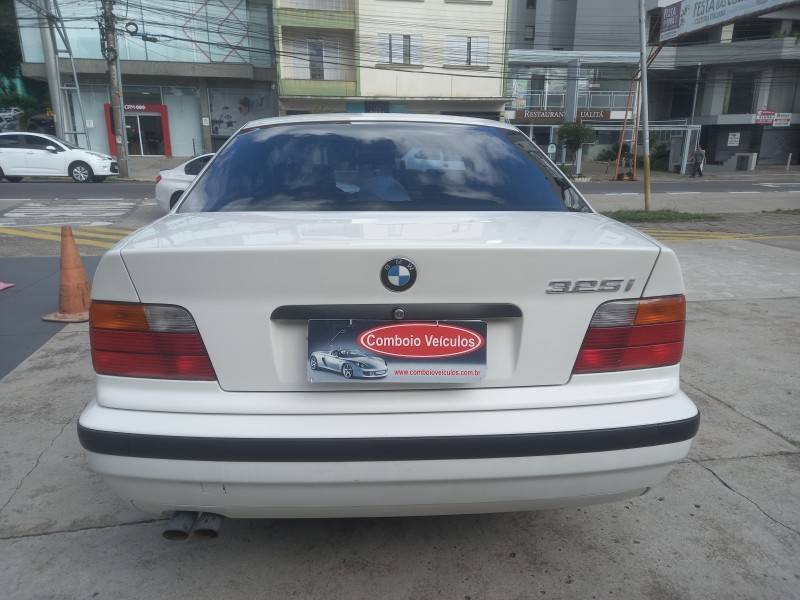 BMW - 325I - 1993/1993 - Branca - R$ 129.990,00