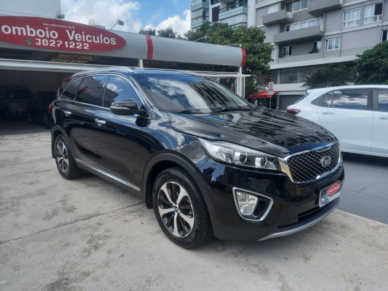 KIA MOTORS - SORENTO - 2015/2016 - Preta - R$ 109.990,00