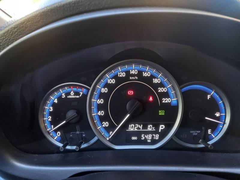 TOYOTA - YARIS - 2022/2023 - Branca - R$ 85.990,00