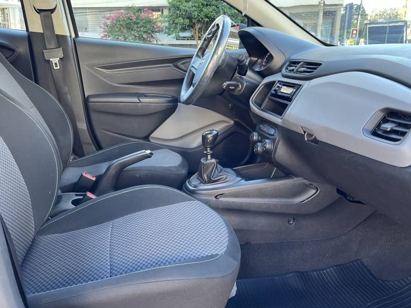 CHEVROLET - ONIX - 2019/2019 - Branca - R$ 50.990,00