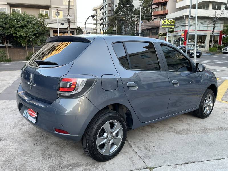 RENAULT - SANDERO - 2017/2018 - Cinza - R$ 40.990,00