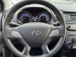 HYUNDAI - HB20S - 2015/2016 - Branca - R$ 62.990,00