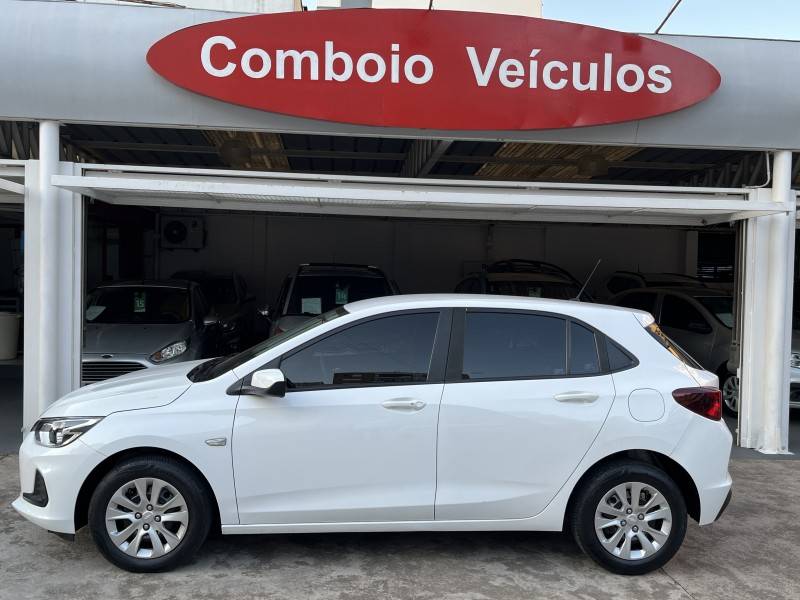 CHEVROLET - ONIX - 2020/2020 - Branca - R$ 63.990,00