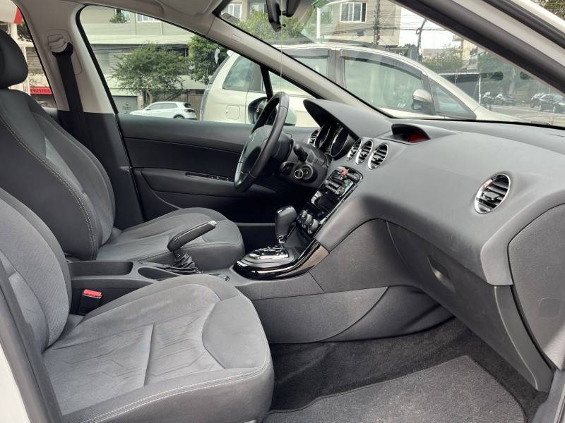 PEUGEOT - 308 - 2018/2019 - Branca - R$ 61.990,00